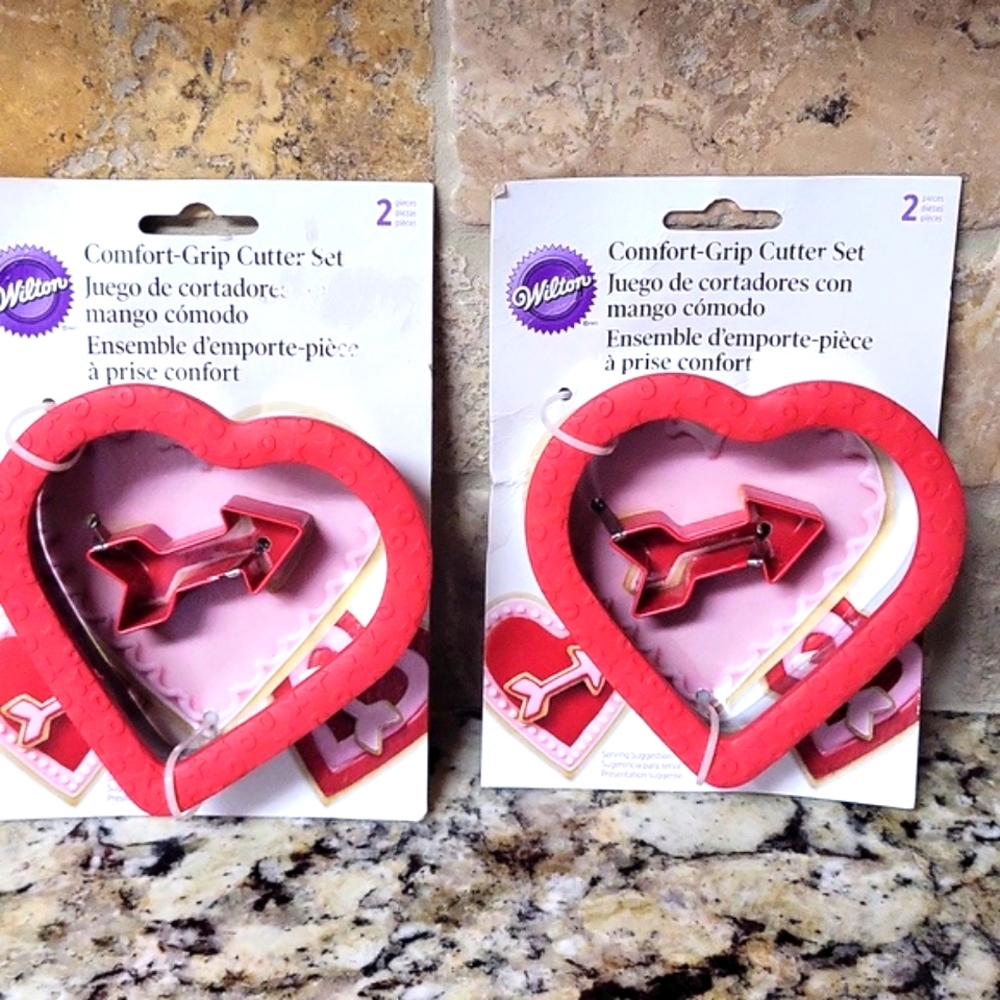 Wilton 2-pc Comfort-Grip Heart Arrow Cookie Cutter Bundle